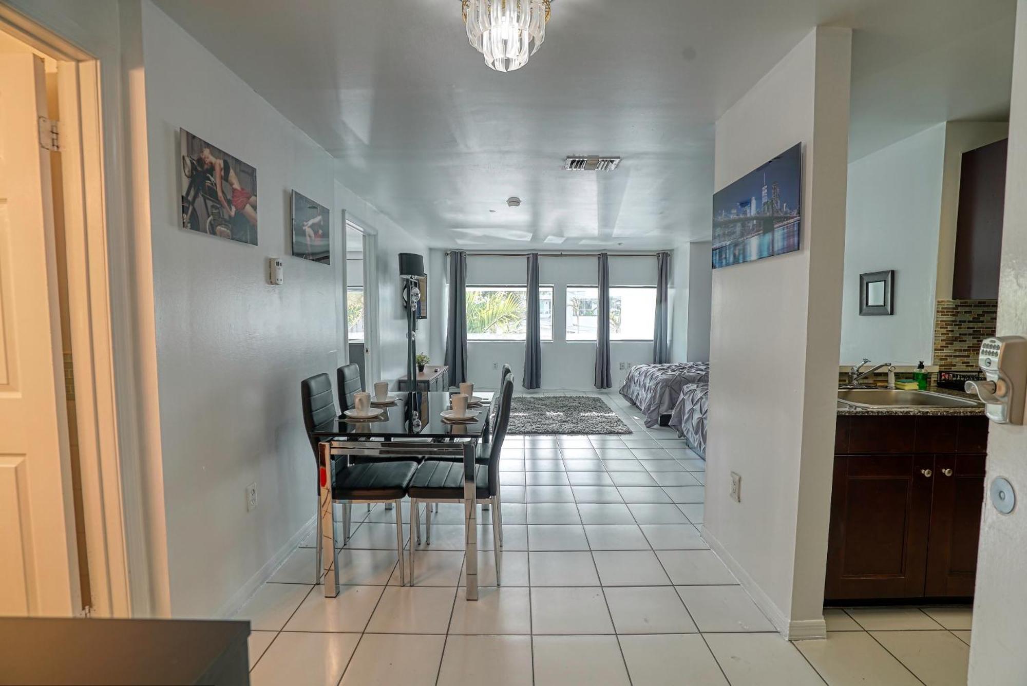 Deluxe Studios And Apartments At The Casablanca Miami Beach Chambre photo