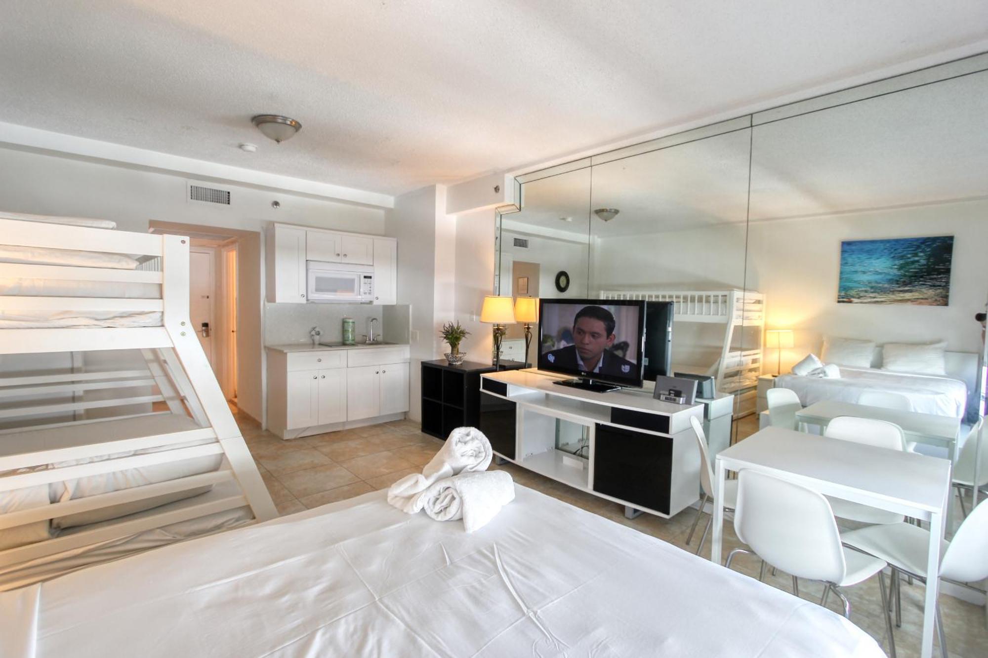 Deluxe Studios And Apartments At The Casablanca Miami Beach Chambre photo