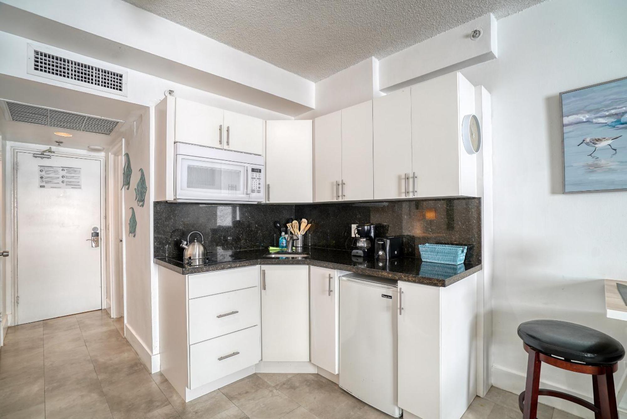 Deluxe Studios And Apartments At The Casablanca Miami Beach Chambre photo