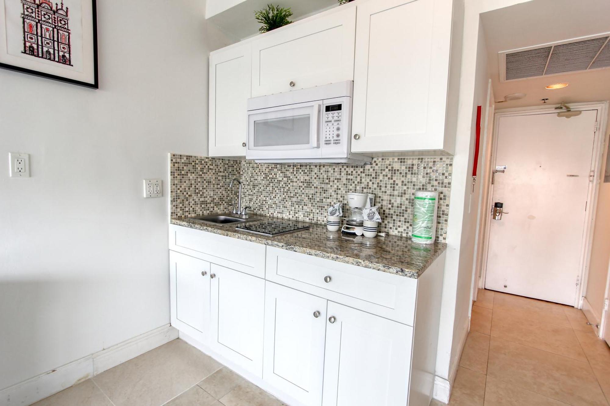 Deluxe Studios And Apartments At The Casablanca Miami Beach Chambre photo